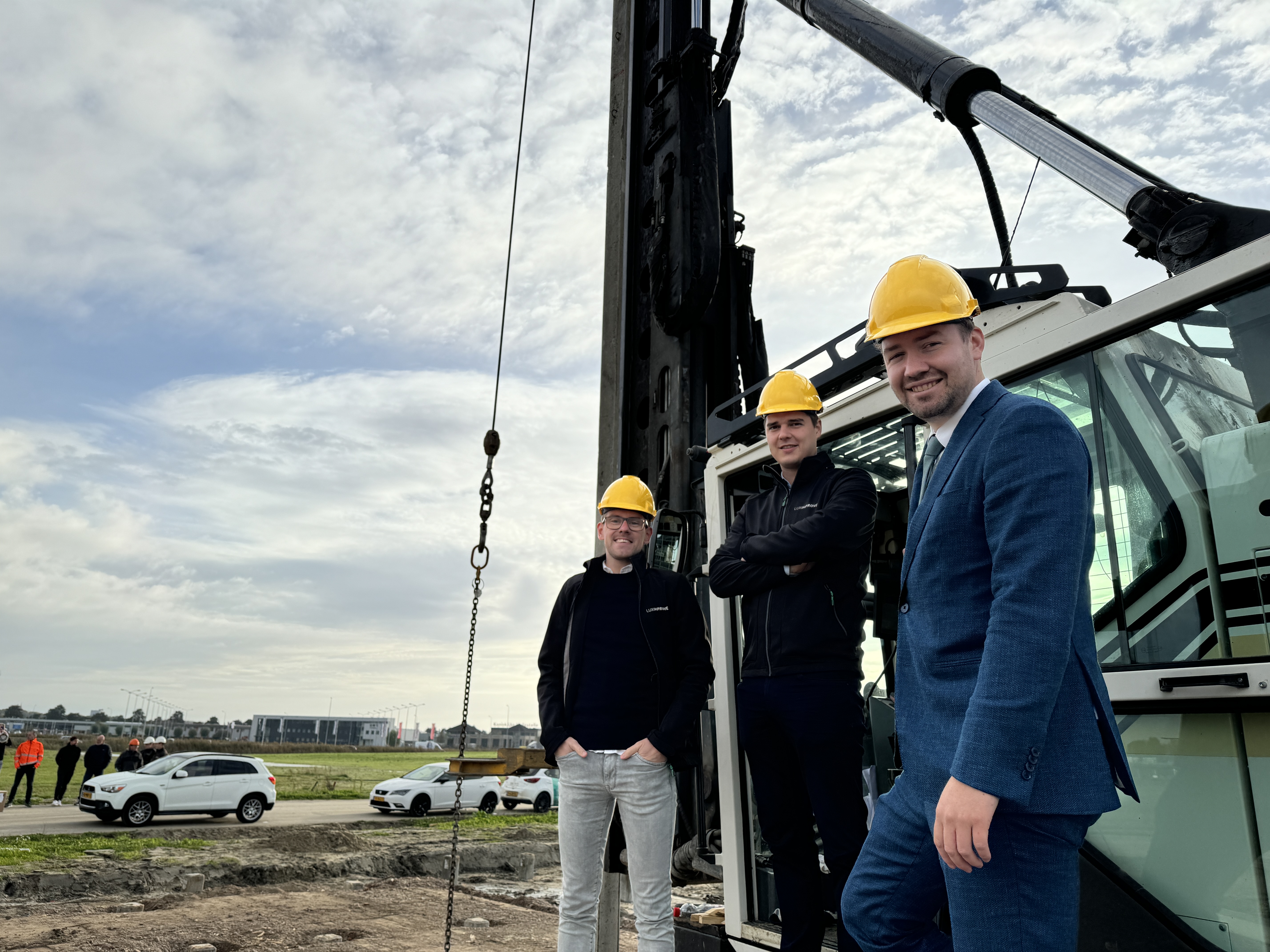 Een grote heimachine met de wethouder en eigenaren van LuxImprove er voor.